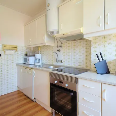 4 Mins Walk To The Beach Apartment