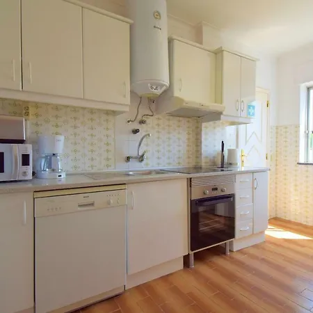 4 Mins Walk To The Beach Apartment *