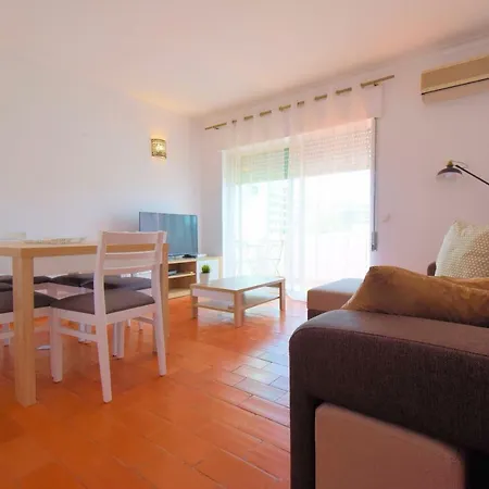 4 Mins Walk To The Beach Apartment *